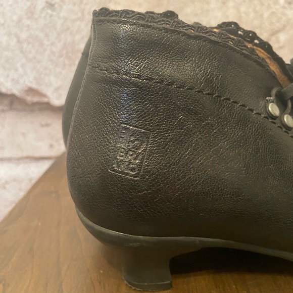 Brako Black Leather Victorian Leather Steampunk Booties - Picture 9 of 9